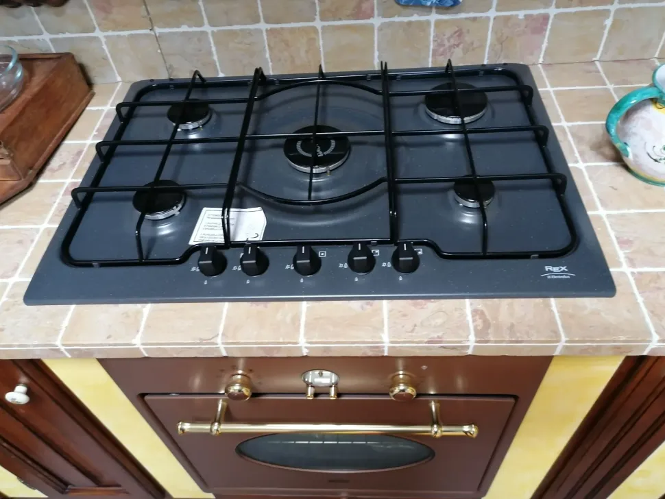 Cucina ad angolo in legno rovere moro Prezzemolo a prezzo ribassato