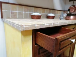 Cucina ad angolo in legno rovere moro Prezzemolo a prezzo ribassato