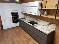 Cucina ad angolo in polimerico opaco bianca Expo a prezzo scontato