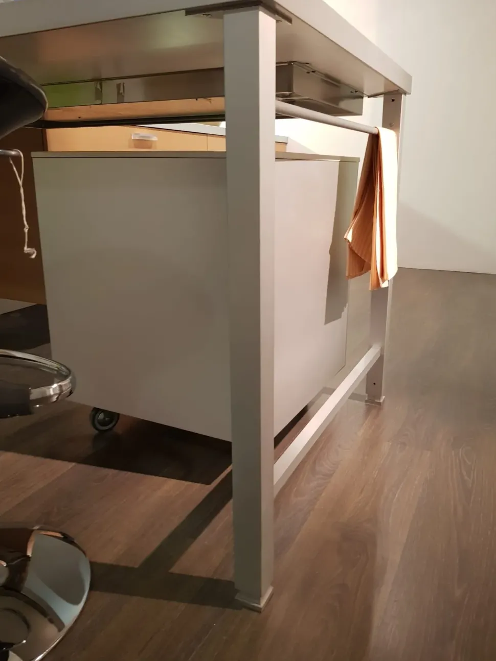 Cucina ad angolo moderna Planet Varenna a prezzo ribassato