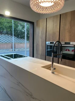 Cucina ad isola in kerlite a prezzo scontato 30%