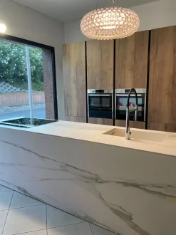 Cucina ad isola in kerlite a prezzo scontato 30%