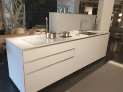 Cucina ad isola in laminato opaco bianca Artematica   a prezzo ribassato