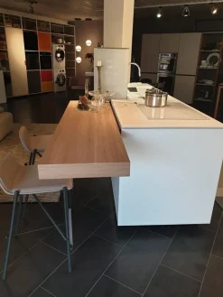 Cucina ad isola in laminato opaco bianca Artematica   a prezzo ribassato