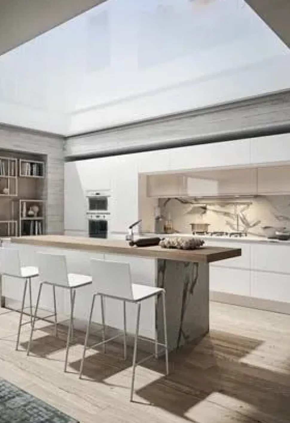 Cucina ad isola in polimerico lucido bianca Pura a prezzo ribassato