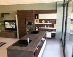 Cucina ad isola in polimerico opaco bianca Petalo a prezzo ribassato