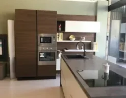 Cucina ad isola in polimerico opaco bianca Petalo a prezzo ribassato