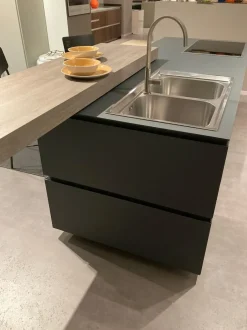 Cucina ad isola in resina cementizia bianca Obliqua  a prezzo scontato