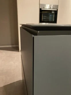 Cucina ad isola in resina cementizia bianca Obliqua  a prezzo scontato