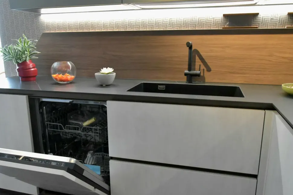 Cucina altri colori design con penisola Stosa Metropolis fenix cemento  a soli 13500 Euro