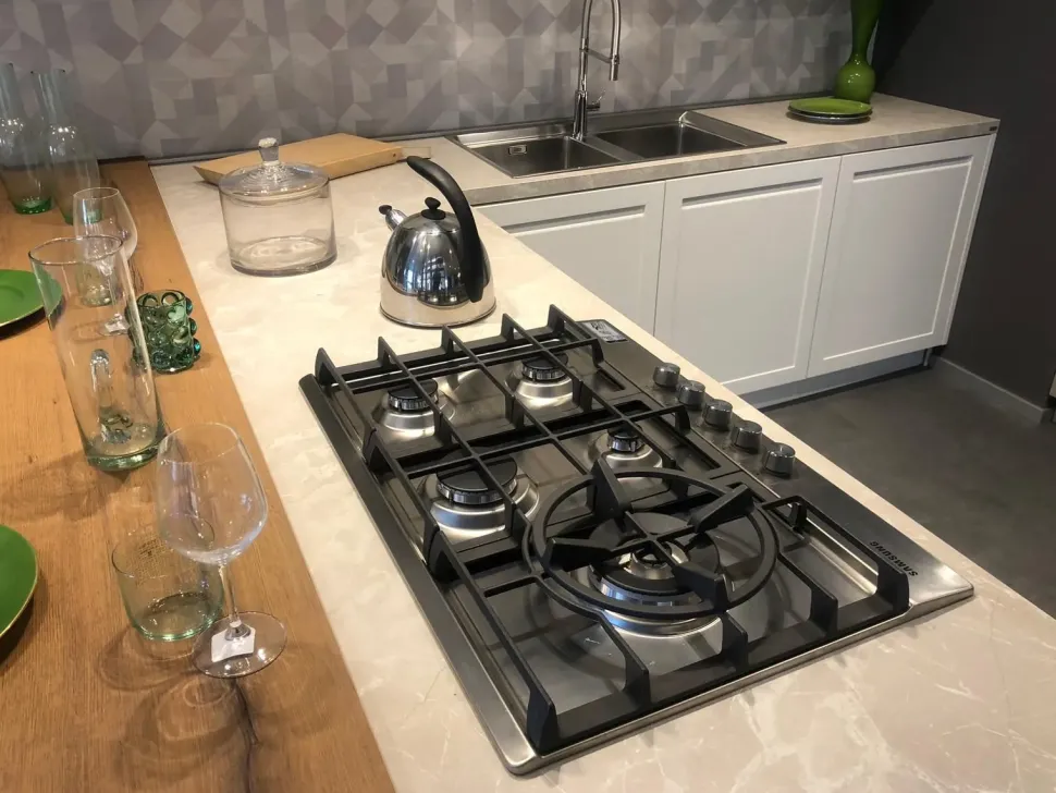 Cucina altri colori moderna con penisola Carattere Scavolini in Offerta Outlet