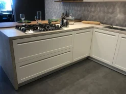 Cucina altri colori moderna con penisola Carattere Scavolini in Offerta Outlet