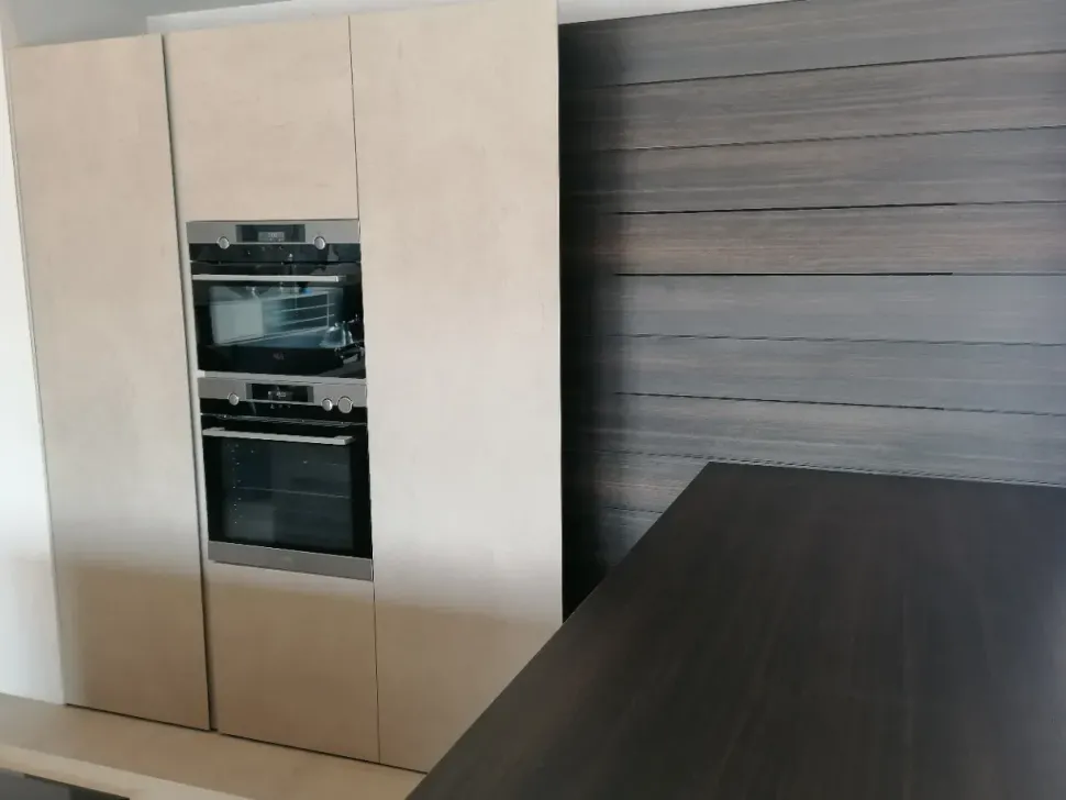 Cucina altri colori moderna ad isola Skill milltech Modulnova in offerta