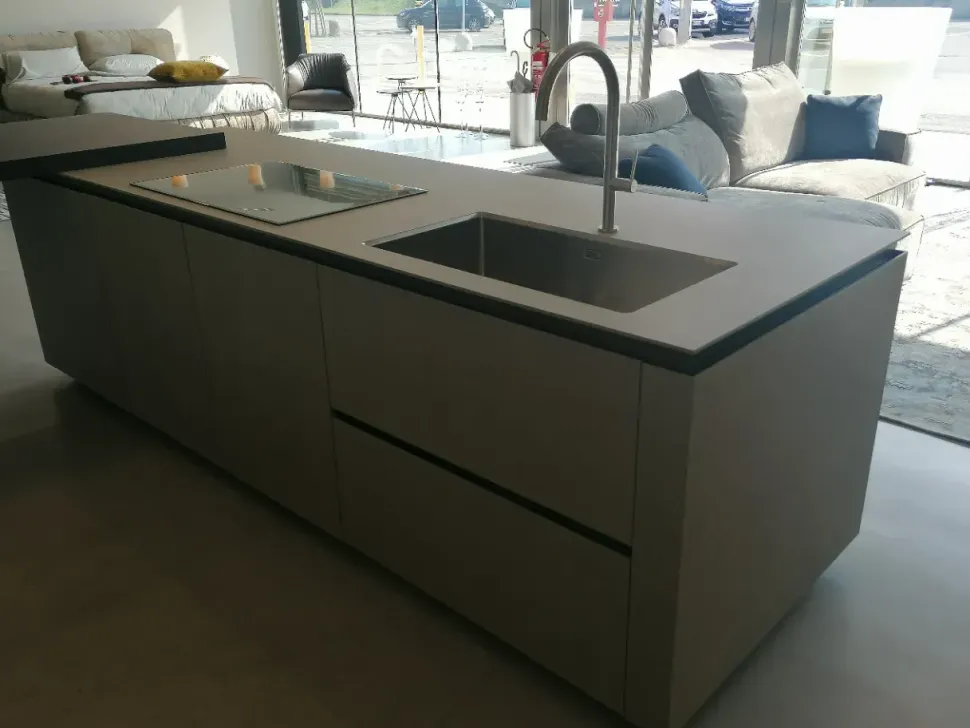 Cucina altri colori moderna ad isola Skill milltech Modulnova in offerta