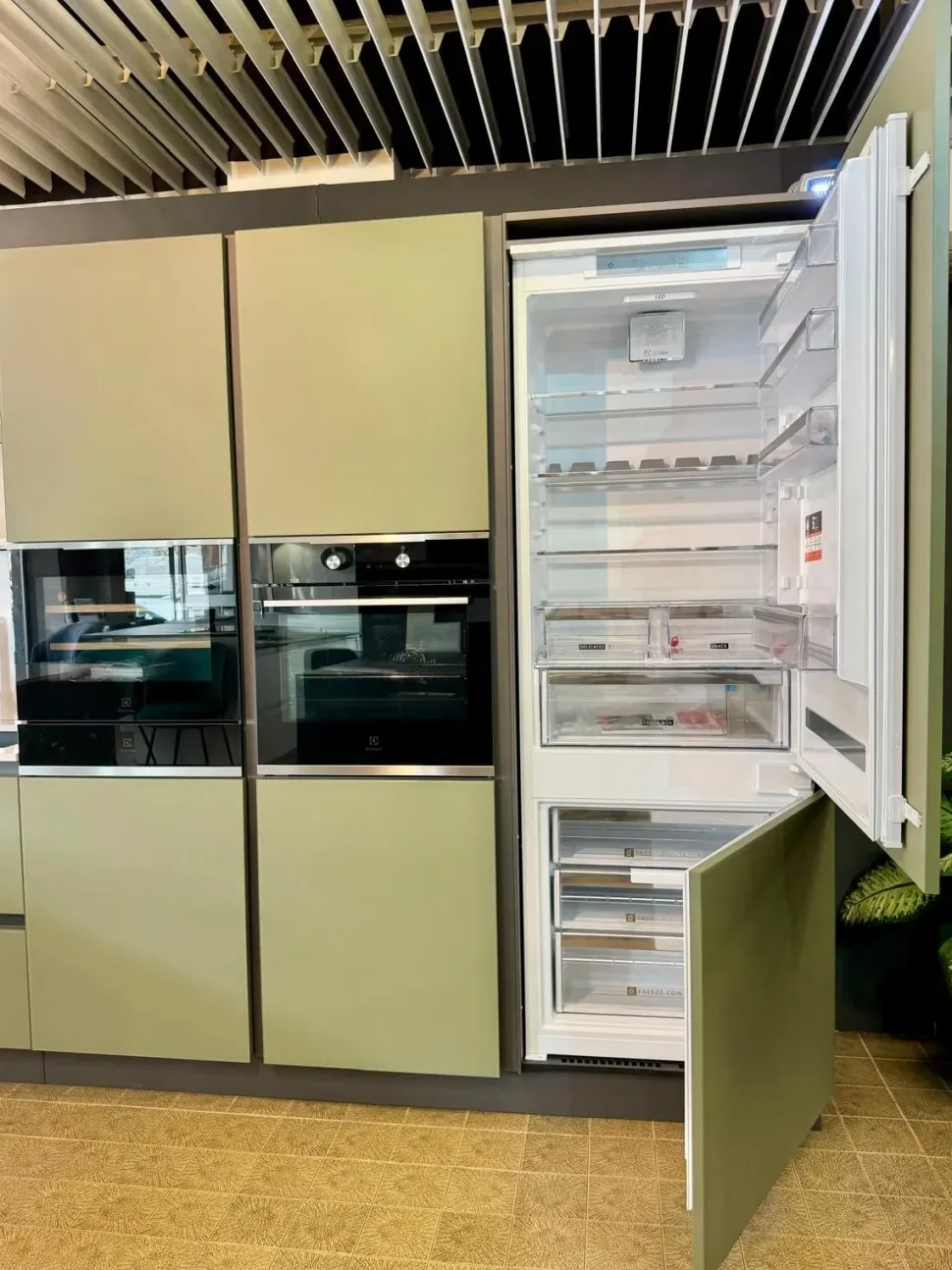 Cucina altri colori moderna ad isola Shine Atra