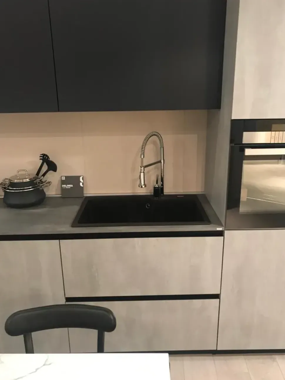 Cucina altri colori moderna con penisola Delinea Scavolini scontata
