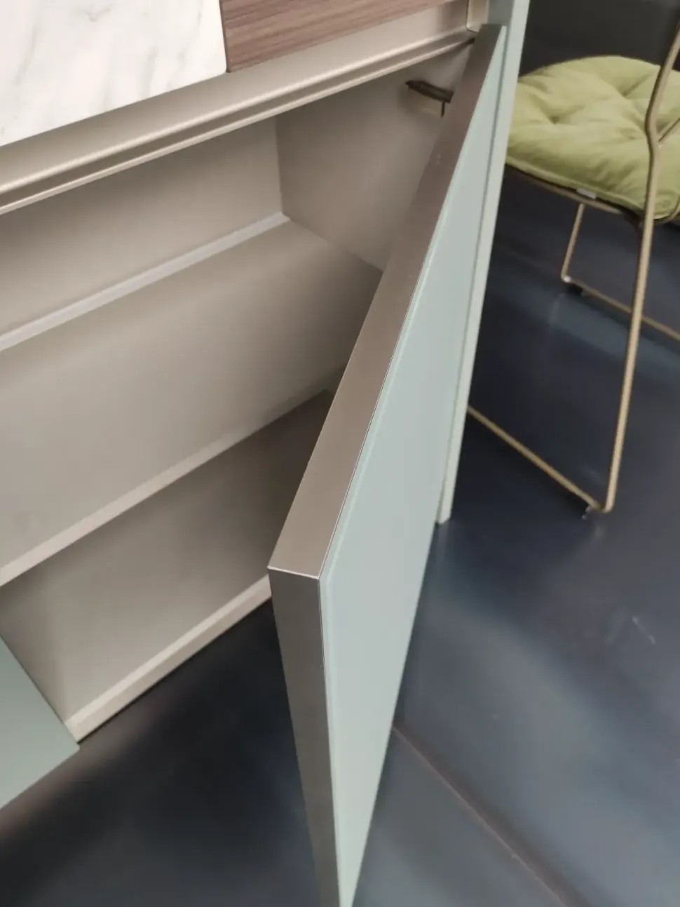 Cucina altri colori moderna con penisola Veneta cucine Start time soft e riflex