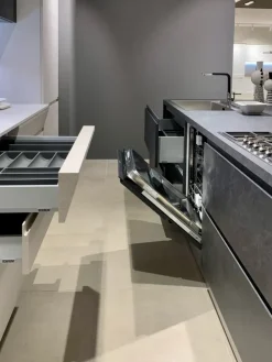 Cucina altri colori moderna con isola Scavolini Motus