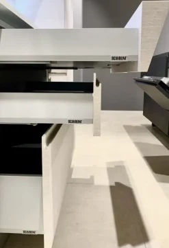 Cucina altri colori moderna con isola Scavolini Motus