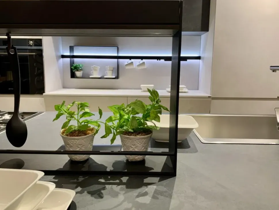 Cucina altri colori moderna con isola Scavolini Motus