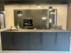 Cucina antracite design con isola Musa Scavolini in offerta
