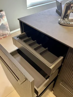 Cucina antracite design con isola Musa Scavolini in offerta