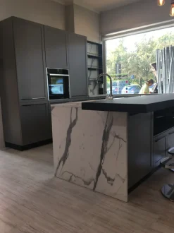 Cucina antracite moderna con isola Scavolini Carattere a soli 13104 Euro