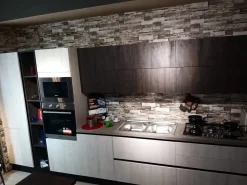 Cucina Aran moderna lineare grigio in laminato materico Ginevra