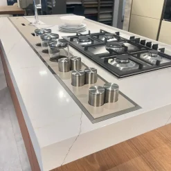 Cucina arancione design con isola Veneta cucine Oyster pro laccata opaco a soli 13700€