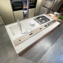 Cucina arancione design con isola Veneta cucine Oyster pro laccata opaco a soli 13700€