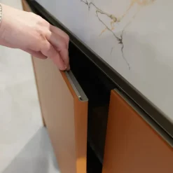 Cucina arancione design con isola Veneta cucine Oyster pro laccata opaco a soli 13700€