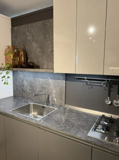 Cucina Arredo3 design con isola grigia in laccata opaco Time