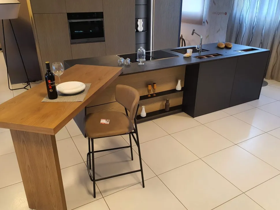 Cucina Arredo3 moderna con isola grigia in laccata opaco K6 asia