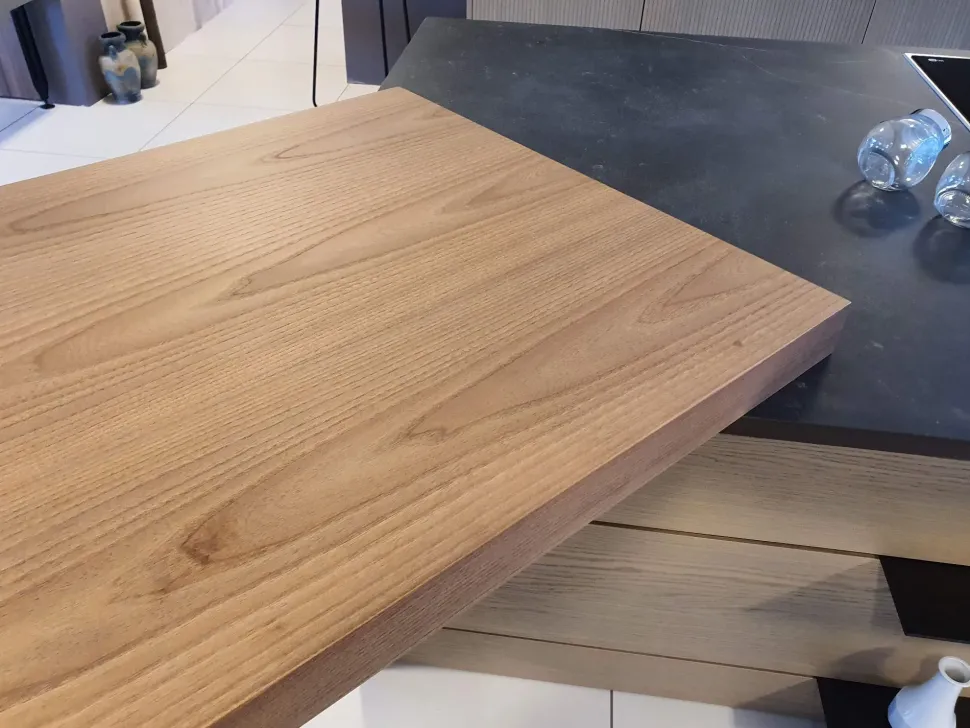 Cucina Arredo3 moderna con isola grigia in laccata opaco K6 asia