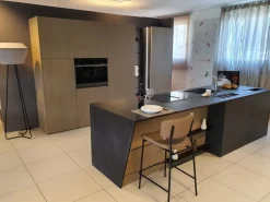 Cucina Arredo3 moderna con isola grigia in laccata opaco K6 asia