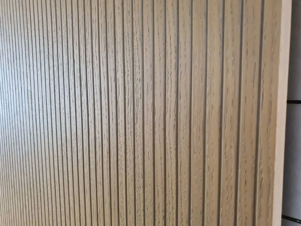 Cucina Arredo3 moderna con isola grigia in laccata opaco K6 asia