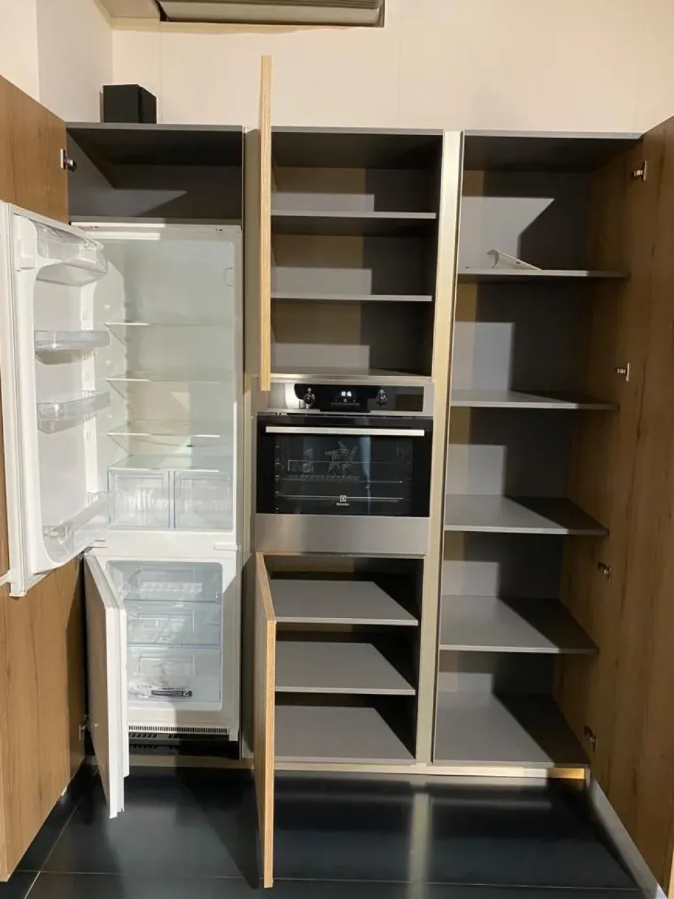 Cucina Arredo3 moderna con penisola altri colori in laminato materico Kali