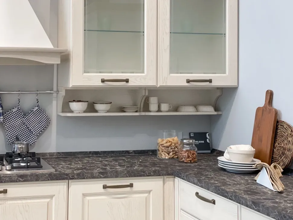 Cucina bianca classica ad angolo Scavolini Madeleine a soli 11643 Euro