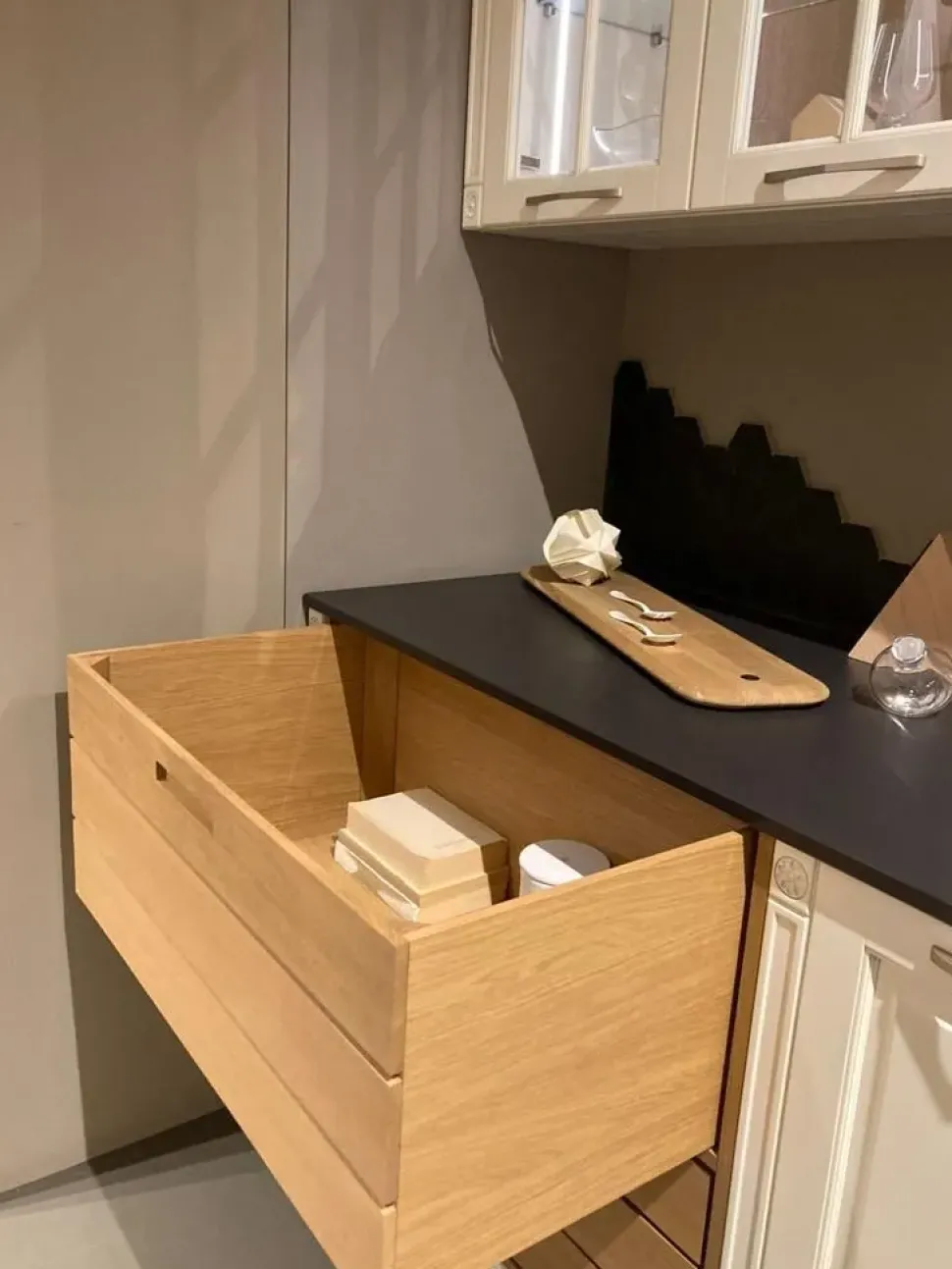 Cucina bianca country ad isola Portrait Aster in Offerta Outlet.