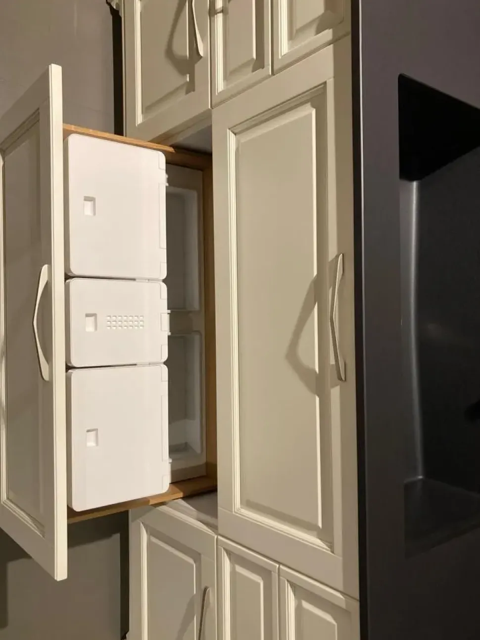 Cucina bianca country ad isola Portrait Aster in Offerta Outlet.