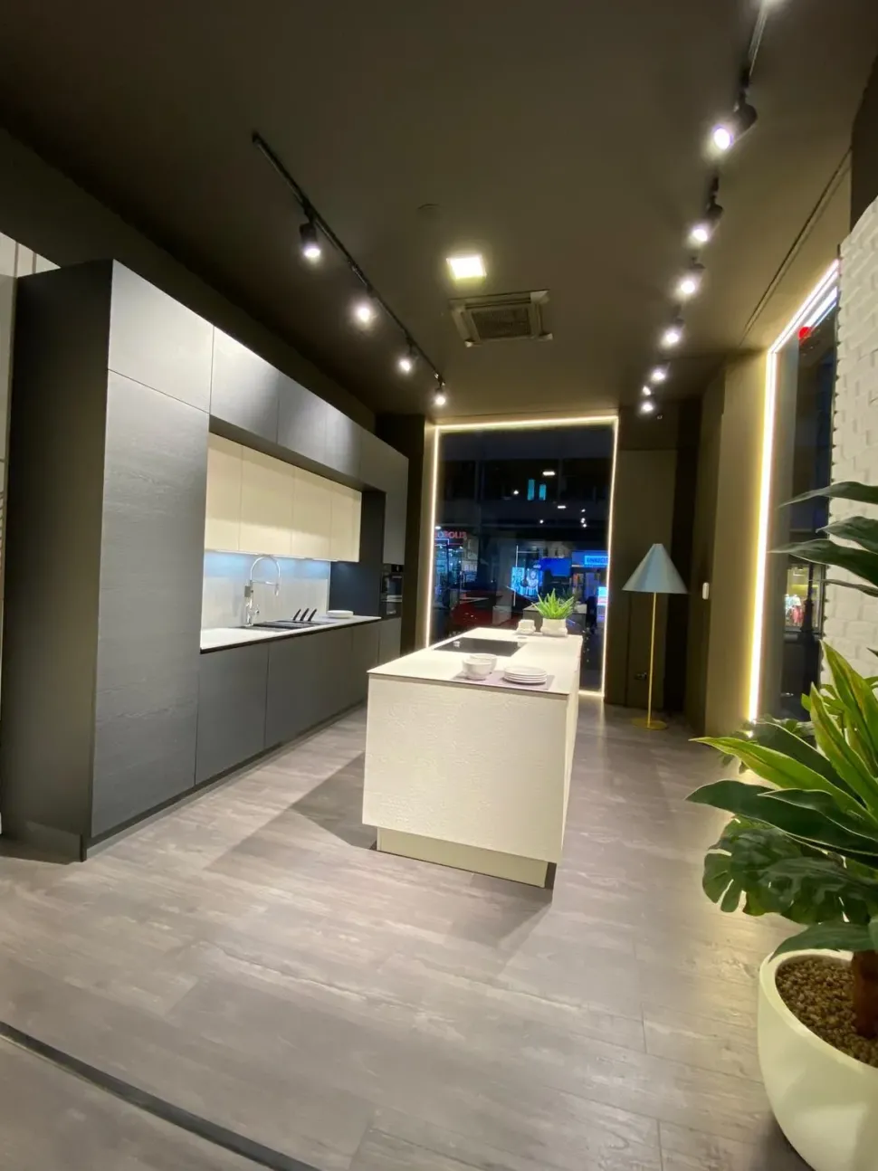 Cucina bianca design con isola Clover Lube cucine a soli 17800 Euro