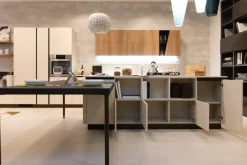Cucina bianca moderna ad isola Liberamente Scavolini scontata
