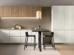 Cucina bianca moderna ad angolo. Colonne in Offerta Outlet. Nuovi mondi cucine.