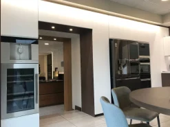 Cucina bianca moderna ad angolo Cucina artigianale curva Artigianale