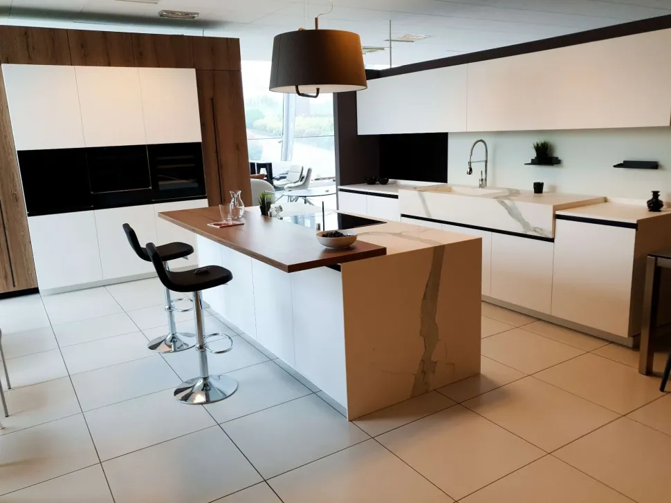 Cucina bianca moderna con isola K3 kali Arredo3 in offerta