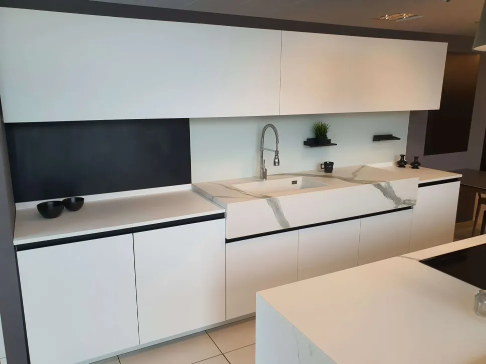 Cucina bianca moderna con isola K3 kali Arredo3 in offerta