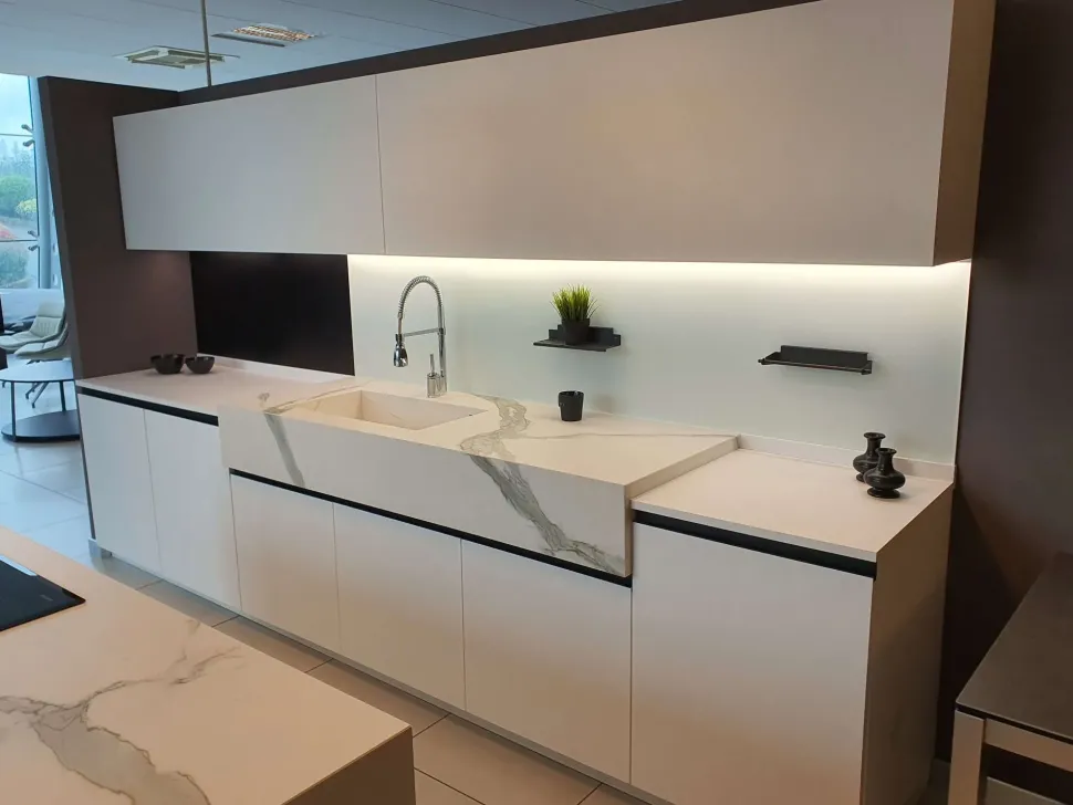 Cucina bianca moderna con isola K3 kali Arredo3 in offerta