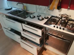 Cucina bianca moderna lineare Modello diamante Veneta cucine scontata