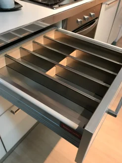 Cucina bianca moderna lineare Modello diamante Veneta cucine scontata