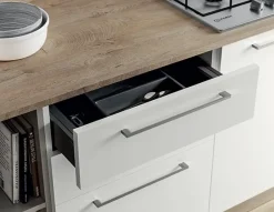 Cucina bianca moderna lineare Domino bianco e castoro Primacucine in Offerta Outlet